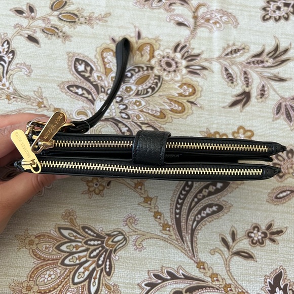 MICHAEL KORS Leather Adele Black Detachable Strap Wristlet Wallet NWT - Picture 5 of 15